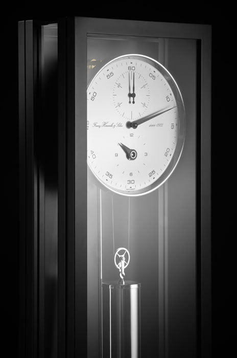 Hermle Regulateur 71006-740761 met 31 daags uurwerk in een mooie zwarte kast
