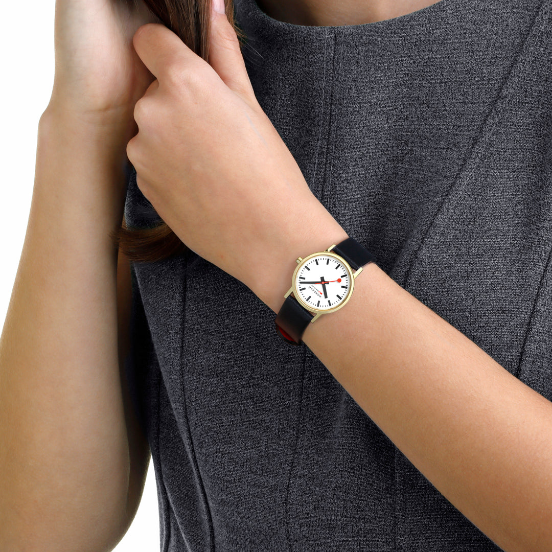 Mondaine M658.30323.10SBB Classics Horloge met band van Vegan Leer / Dames / Unisex