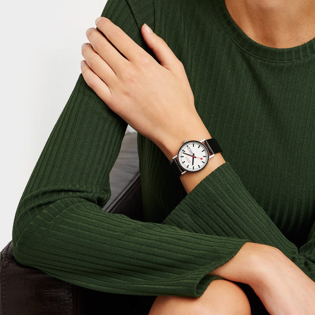 Mondaine M667.30314.11SBB Classics Horloge met band van Leer / Dames / Unisex met datumaanduiding