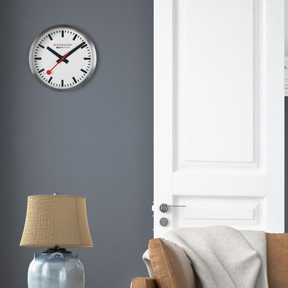 Mondaine Stationsklok alu - wit 25 cm - Mondaine A990.CLOCK.16SBB Swiss Railways Clock