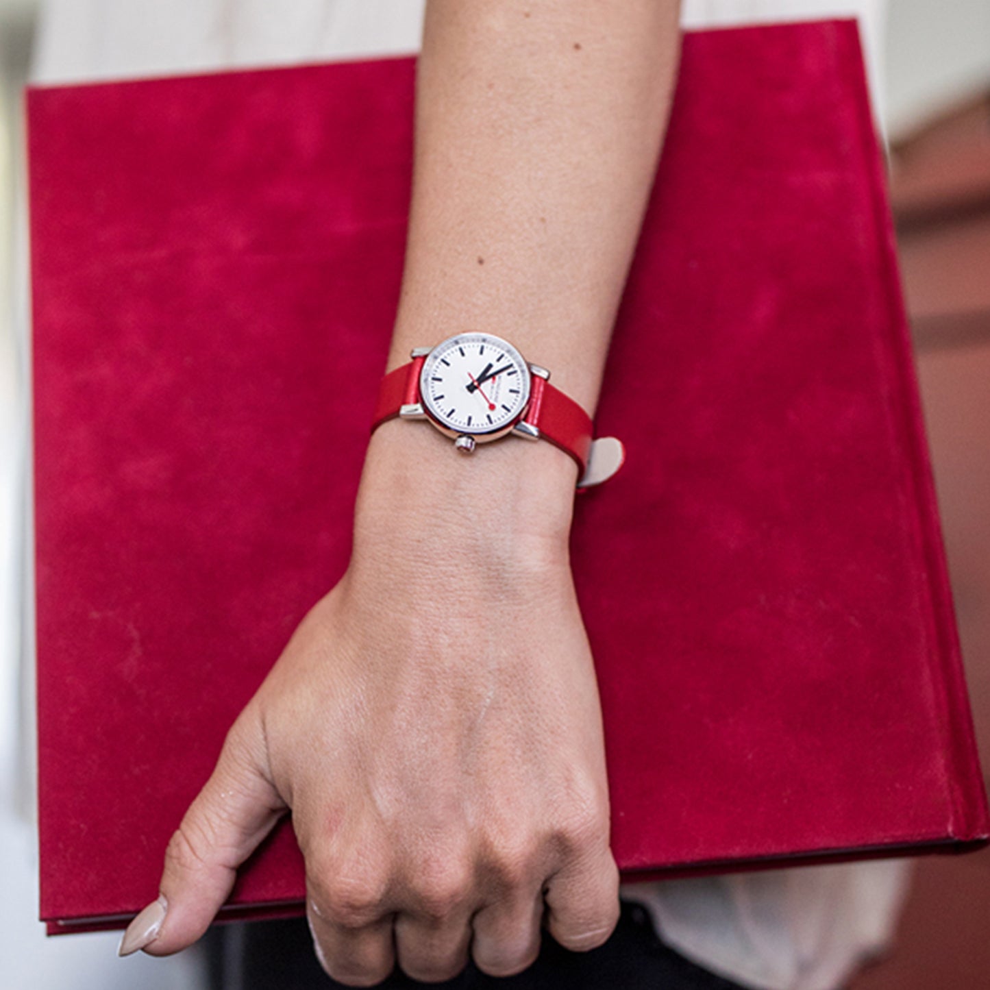 Mondaine MSE.26110.LC Evo 2 Horloge met band van Leer / Dames / Unisex met rode leren band