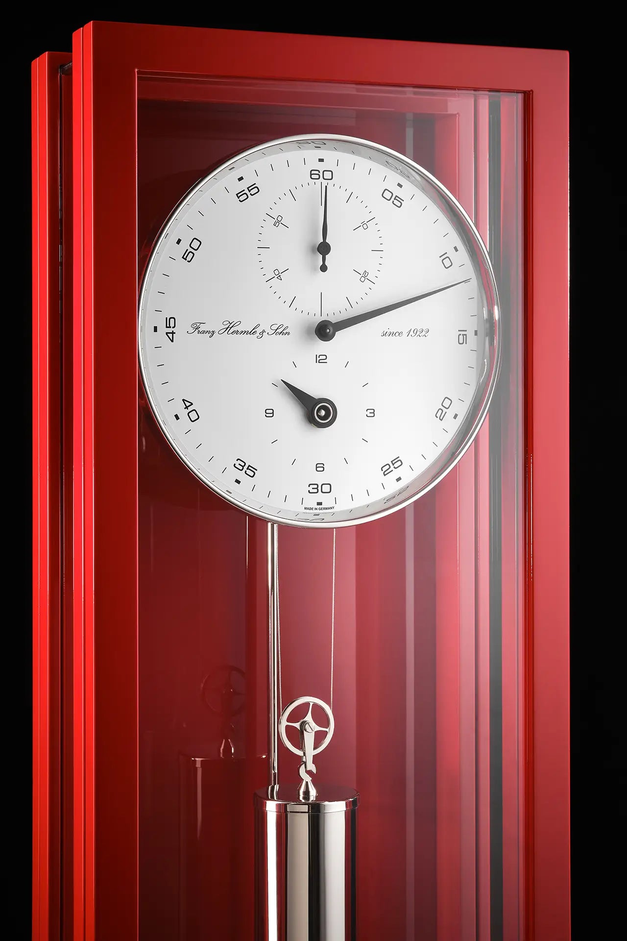 Hermle Regulateur wandklok 71006-360761 met 31 daags uurwerk in een rode kast